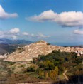 /album/galleria-foto-panoramiche-esterne/poster-montalbano-anni-1980-jpg/